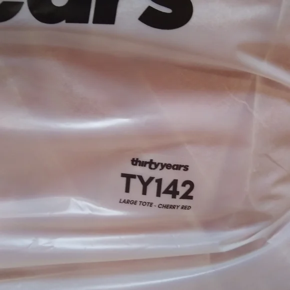 Thirty Years Drift Tote Cherry Red - Picture 8 of 8